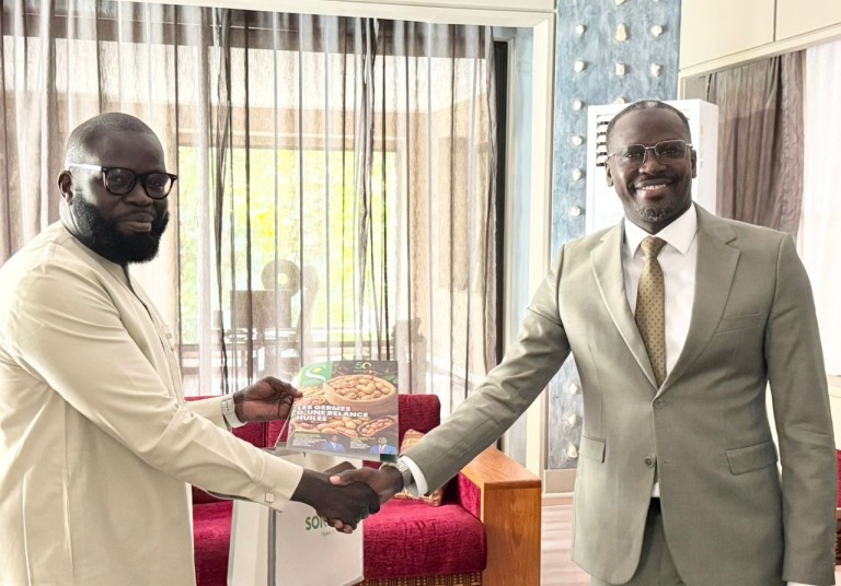 Le Directeur Général de SOCOCIM Industries reçoit son homologue de la SONACOS